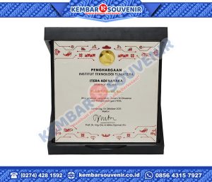 Kotak Plakat Akrilik Akademi Teknik Elektromedik Muhammadiyah Makassar