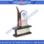 Trophy Akrilik PT Impack Pratama Industri Tbk