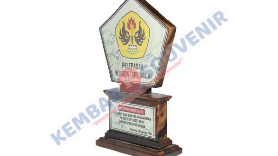 Model Piala Akrilik Provinsi Sumatera Barat