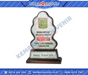 Plakat Trophy Pudjiadi Prestige Tbk