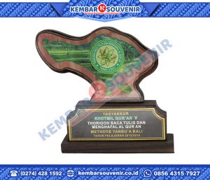 Contoh Piala Dari Akrilik PT BPD NUSA TENGGARA TIMUR