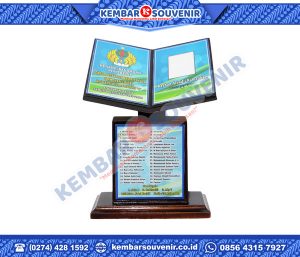 Jenis Model Plakat DPRD Kabupaten Melawi