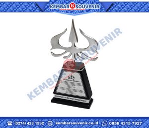 Contoh Trophy Akrilik Sekolah Tinggi Ilmu Syari'ah Darussalam Bermi